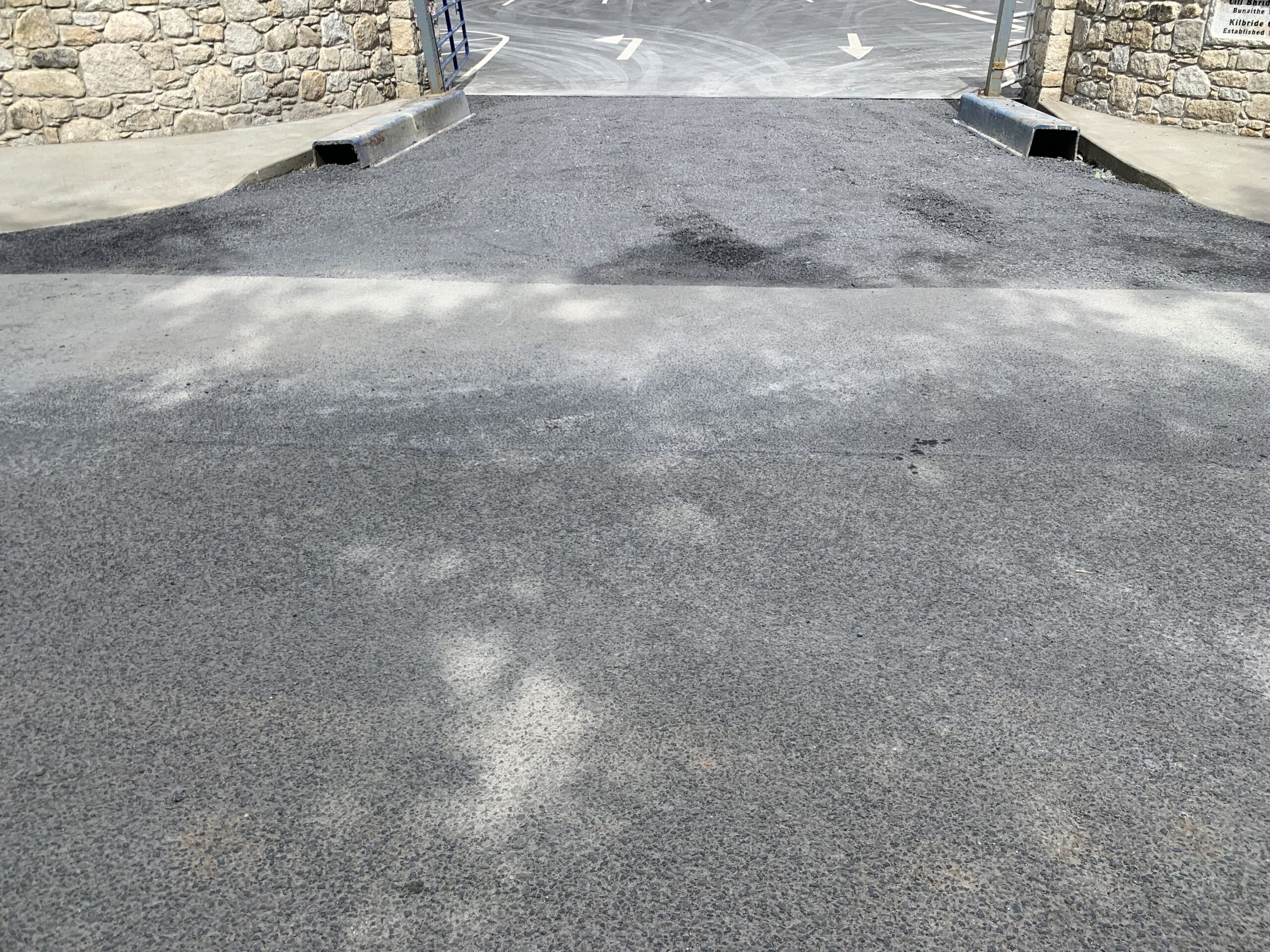 Thanks to Alan at Alan Darcy Groundworks who finished off the entrance pavement…great job